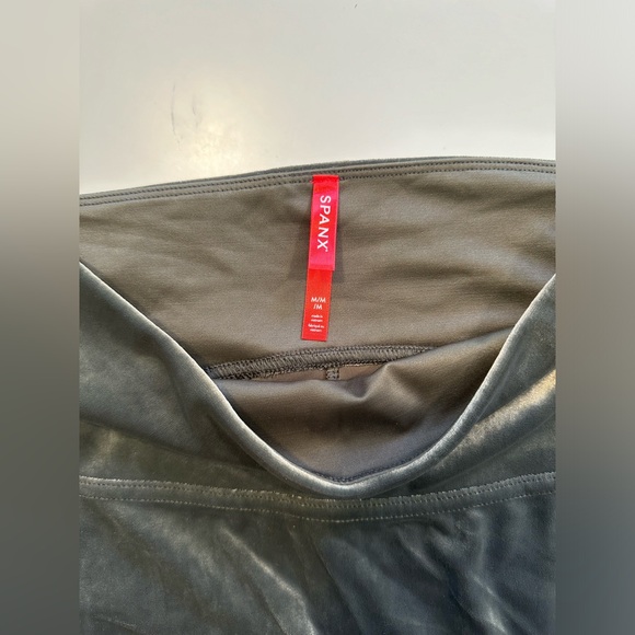 SPANX Velvet Leggings in Dark Palm, size Medium - Picture 7 of 9